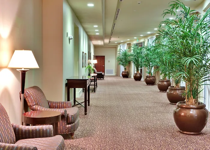 By Ihg Hotel 3*